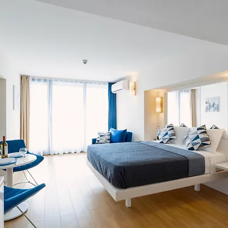 Eleven Way Host Apartment Batumi Exterior photo